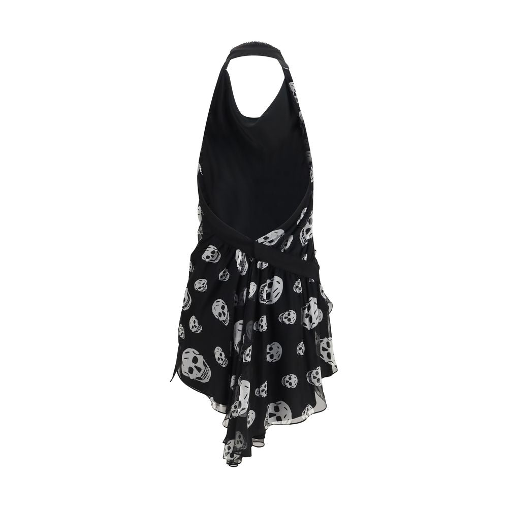 Discover the Alexander McQueen Black Silk Scarf from the AW26 collection, a luxurious statement piece crafted from 100% silk, embodying elegance and artistry.