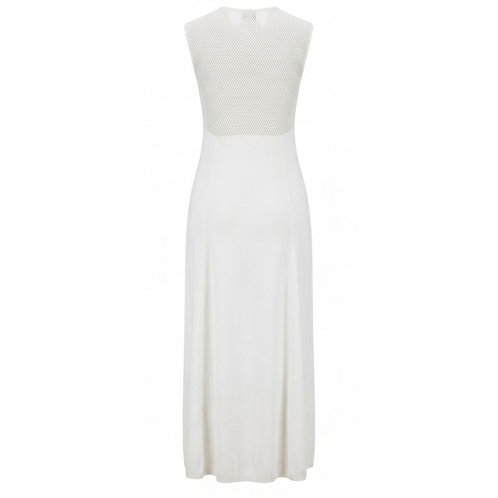 Discover the Malo White Silk Women Dress, a masterpiece of Italian craftsmanship, blending silk and cotton for an elegant silhouette that captivates and inspires.