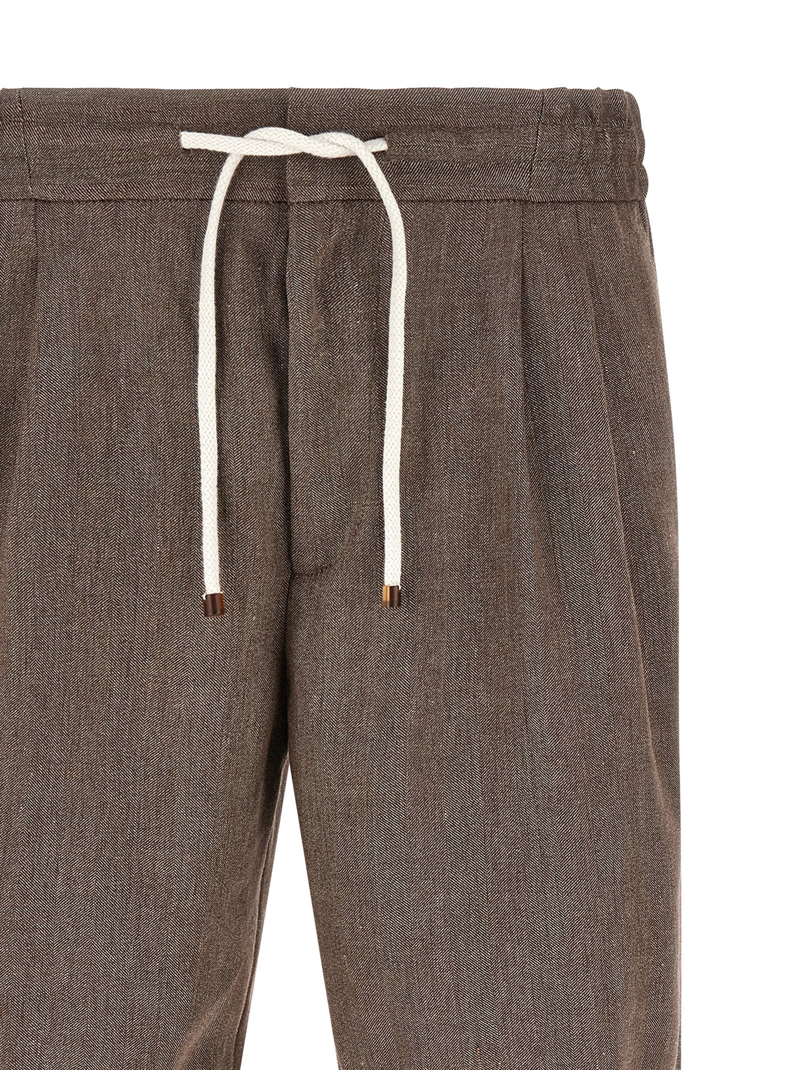 Indulge in the sophistication of Brunello Cucinelli's Brown Linen Bermuda Shorts, expertly crafted from luxurious linen and virgin wool, perfect for elevated casual elegance.