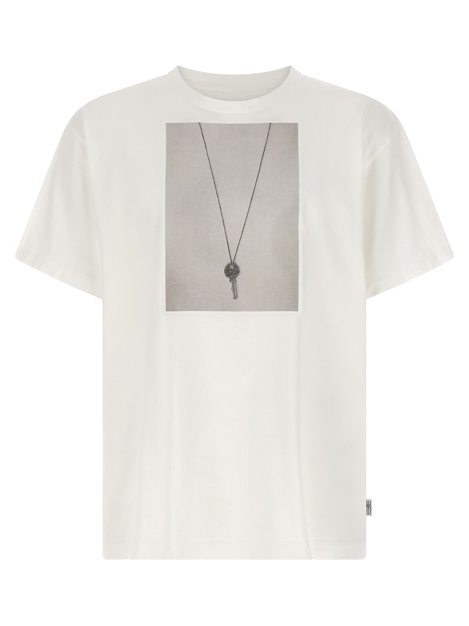 Elevate your wardrobe with the MM6 Maison Margiela White Cotton T-Shirt, a blend of Italian craftsmanship and avant-garde style, perfect for the discerning fashion lover.