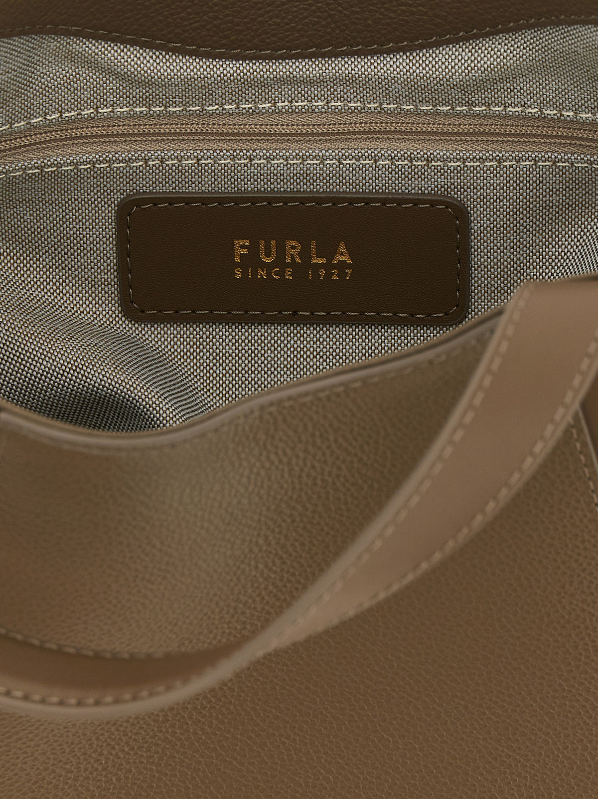 Discover the Furla Gray Calfskin Tote Bag, a masterpiece of luxurious craftsmanship in premium calfskin leather, designed for those who embrace elegance and sophistication.