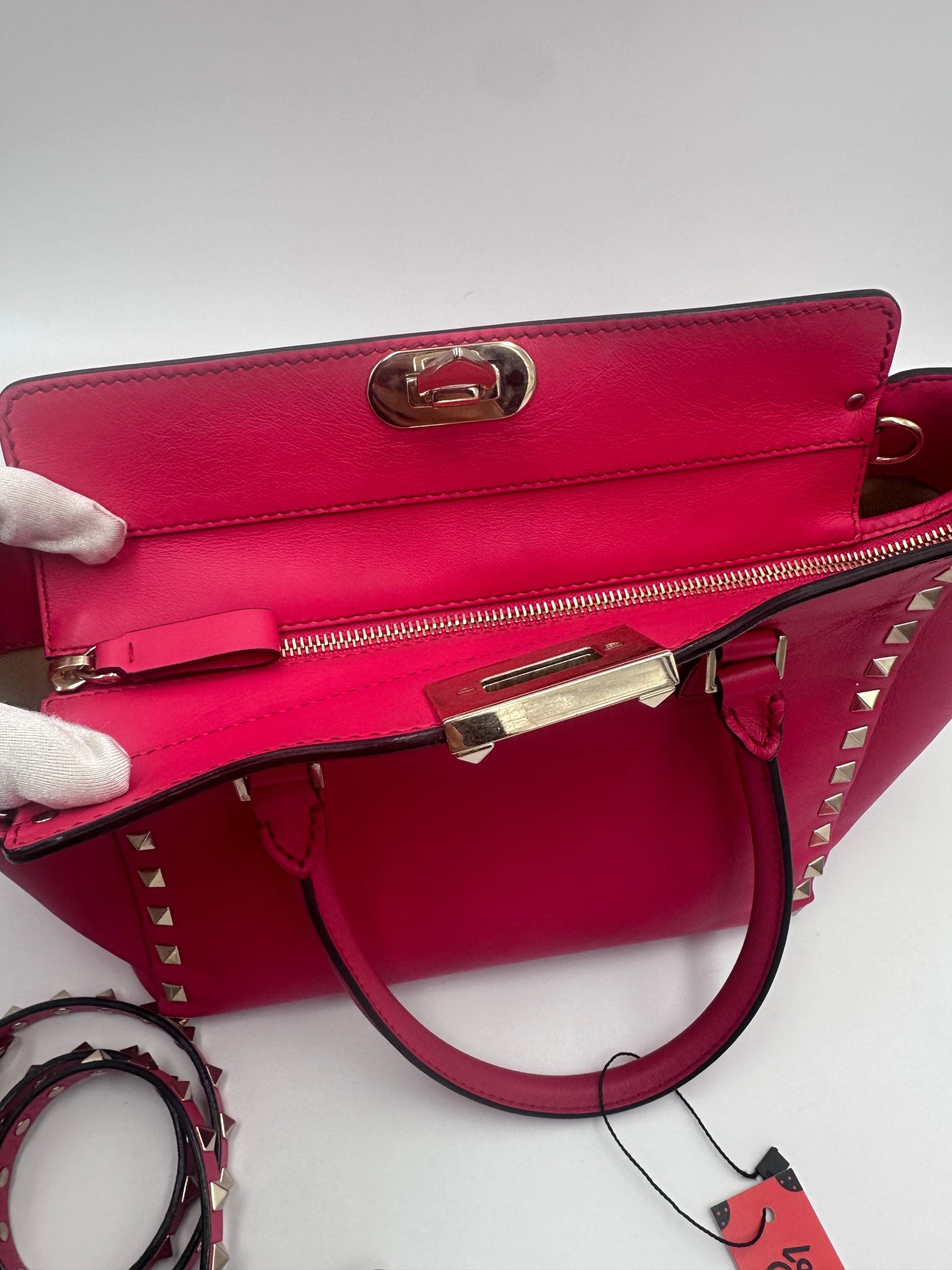 Valentino Garavani Rockstud Medium Pink Handbag - Luxurious Elegance