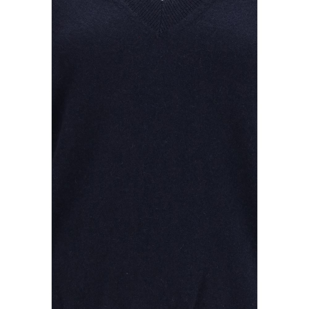 Indulge in the Malo Blue Cashmere Sweater, a masterpiece of luxurious cashmere that embodies sophistication and timeless elegance for the discerning individual.