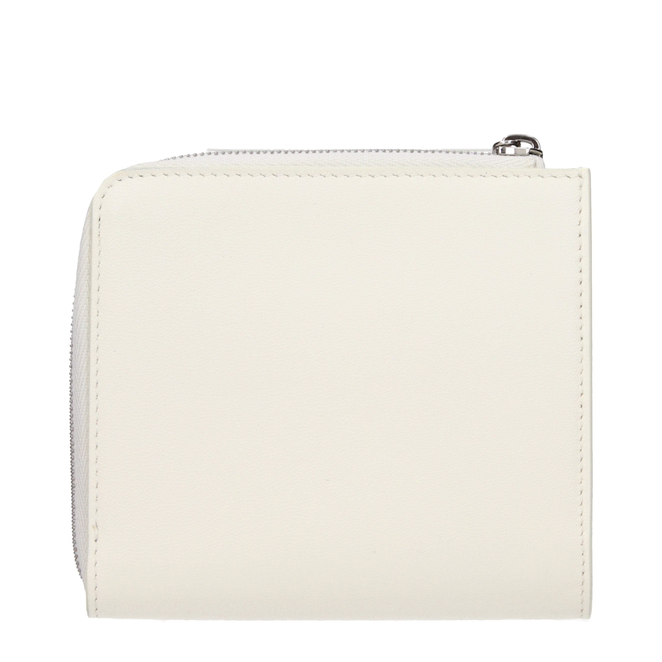 Discover the Jil Sander White Leather Wallet, a symbol of refined elegance and timeless craftsmanship, perfect for those who appreciate luxury and sophistication.