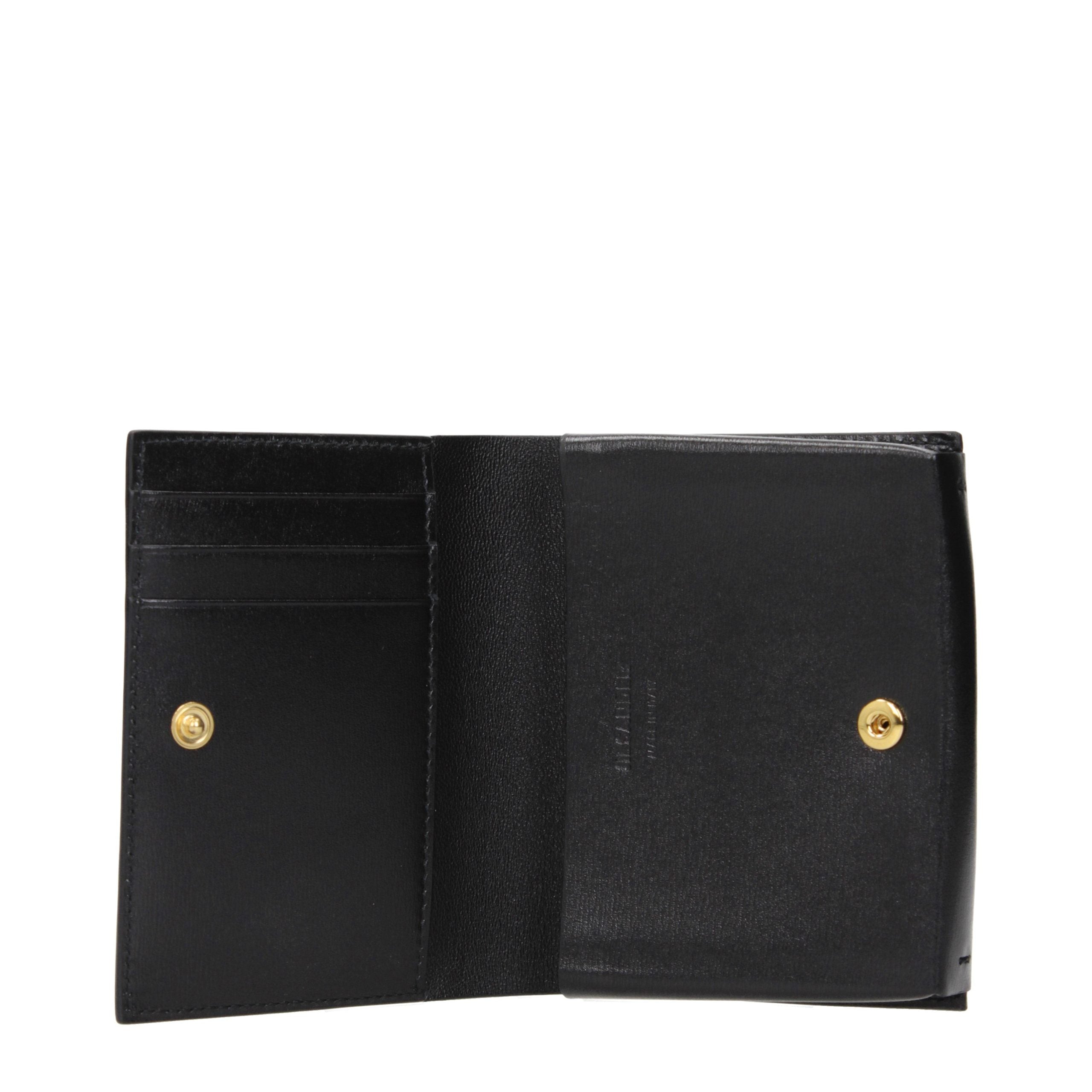 Discover the Jil Sander Black Leather Cardholder, a masterpiece of minimalist elegance crafted for those who appreciate timeless luxury and refined sophistication.