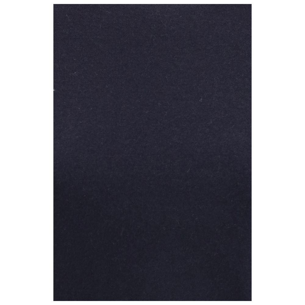Elevate your wardrobe with the n°451 lisa by Extreme Cashmere, a luxurious cotton-cashmere blend T-shirt that embodies sophistication and timeless elegance.