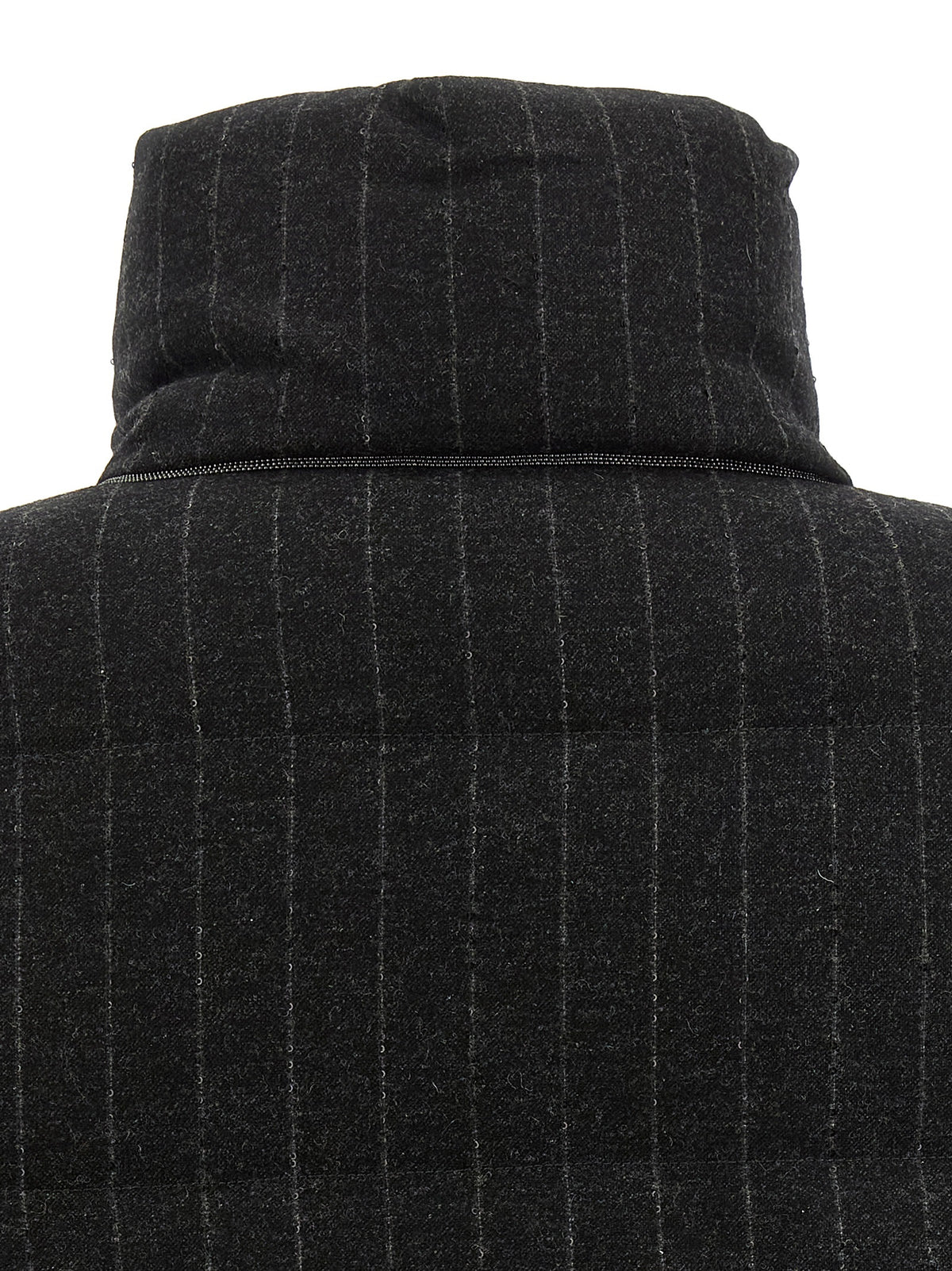 Experience the allure of the Brunello Cucinelli Gray Virgin Wool Full-Length Jacket, a masterpiece of Italian craftsmanship that embodies timeless elegance and sophistication.