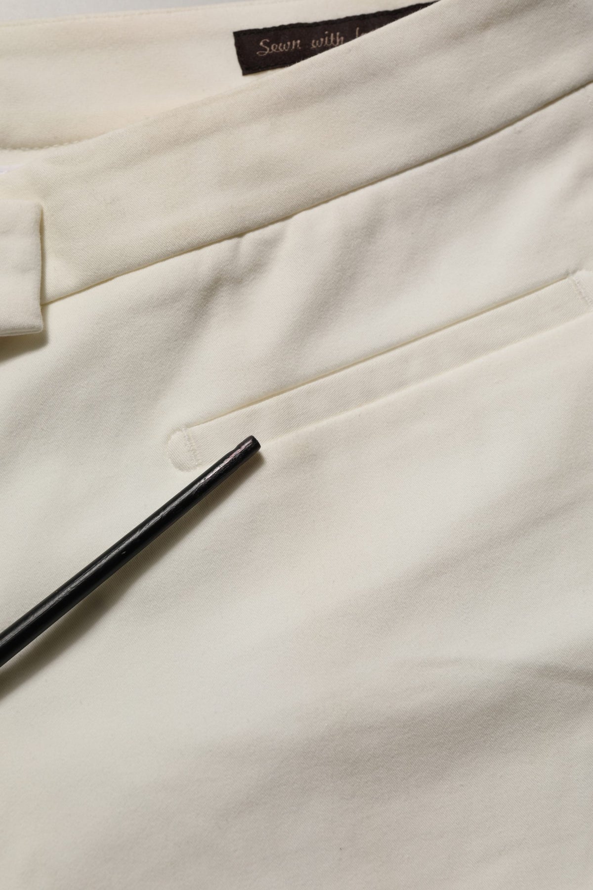 Peserico Off White Tapered Trouser Pants - Timeless Elegance