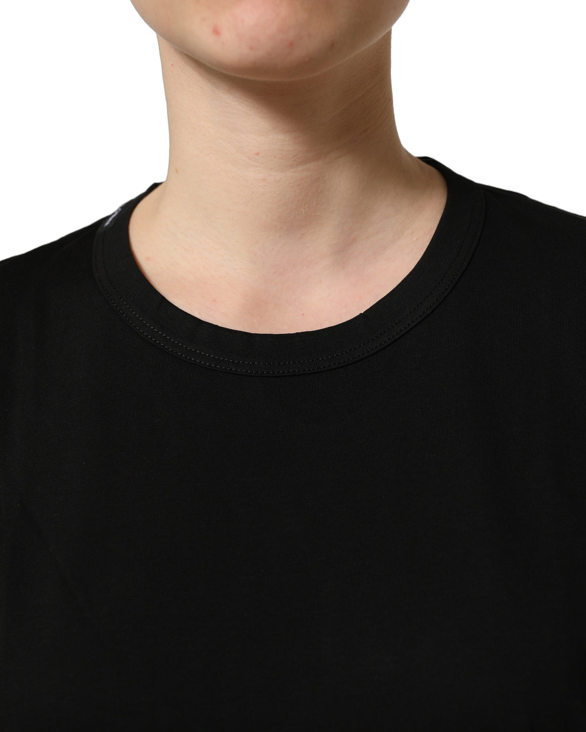 Elevate your wardrobe with the Dolce & Gabbana Black Cotton Crew Neck T-shirt, a masterpiece of Italian craftsmanship that embodies timeless elegance and luxurious comfort.