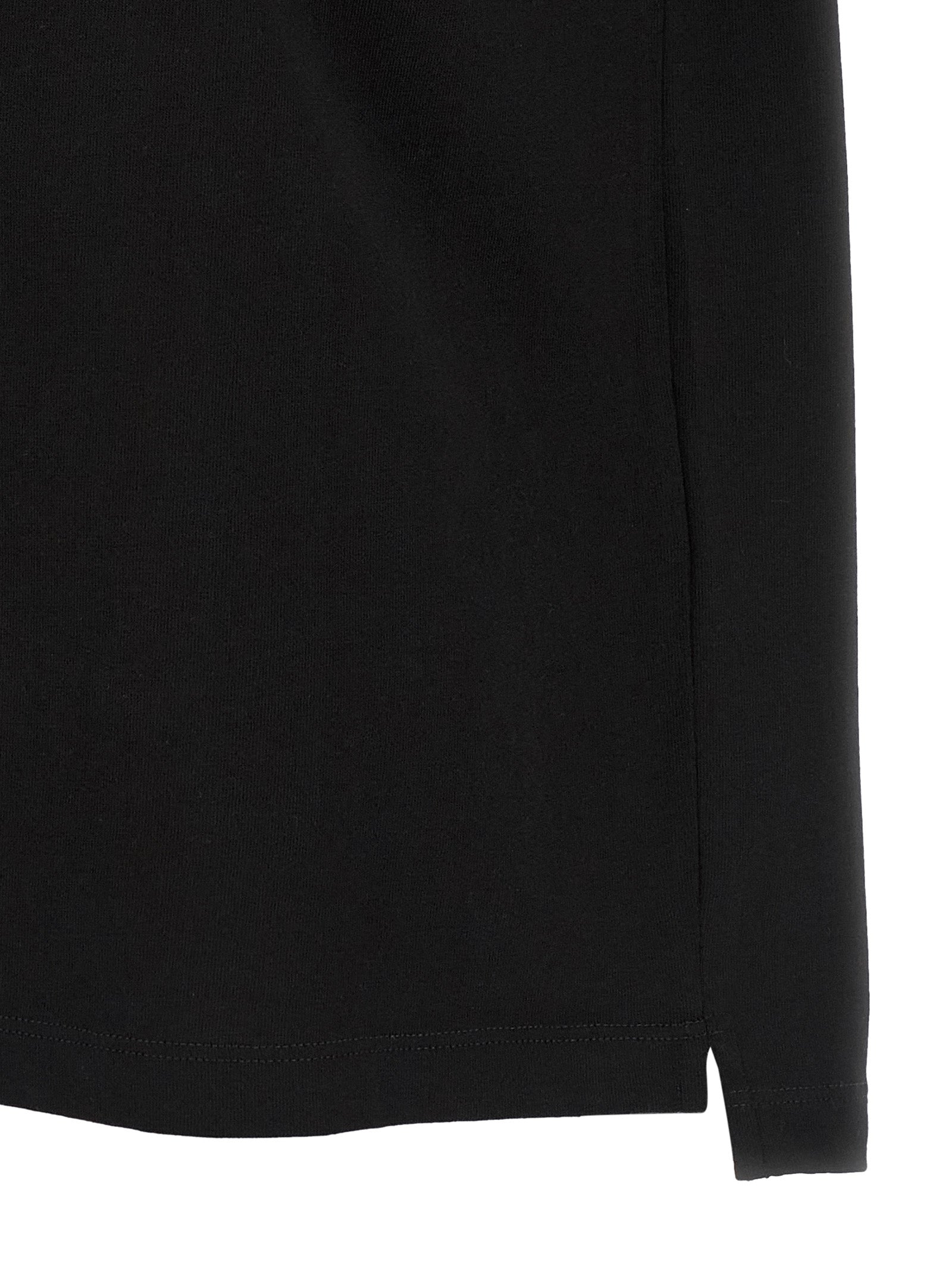 Indulge in the allure of DSQUARED2’s Black Cotton T-Shirt, a statement piece crafted in Italy from luxurious 100% cotton, perfect for those who embrace elegance and individuality.