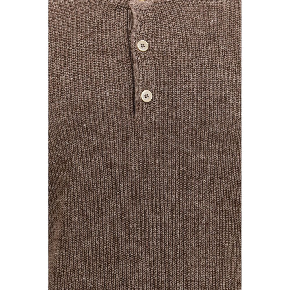 Indulge in the exquisite craftsmanship of the Brunello Cucinelli Brown Linen Sweatshirt, a harmonious blend of luxury and comfort, perfect for the discerning individual.