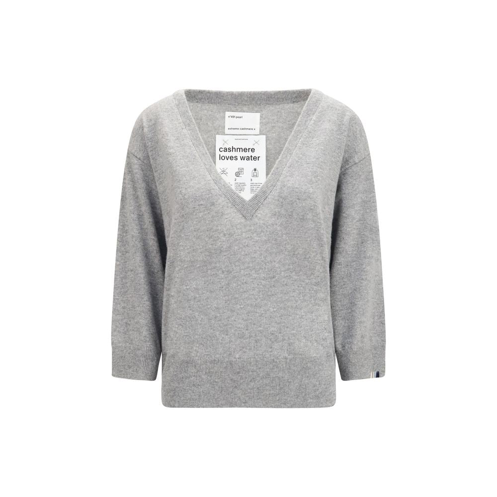 Indulge in the exquisite N°491 V-neck cashmere sweater by Extreme Cashmere, a timeless piece crafted from lightweight open-knit cashmere, embodying luxurious comfort and sophistication.