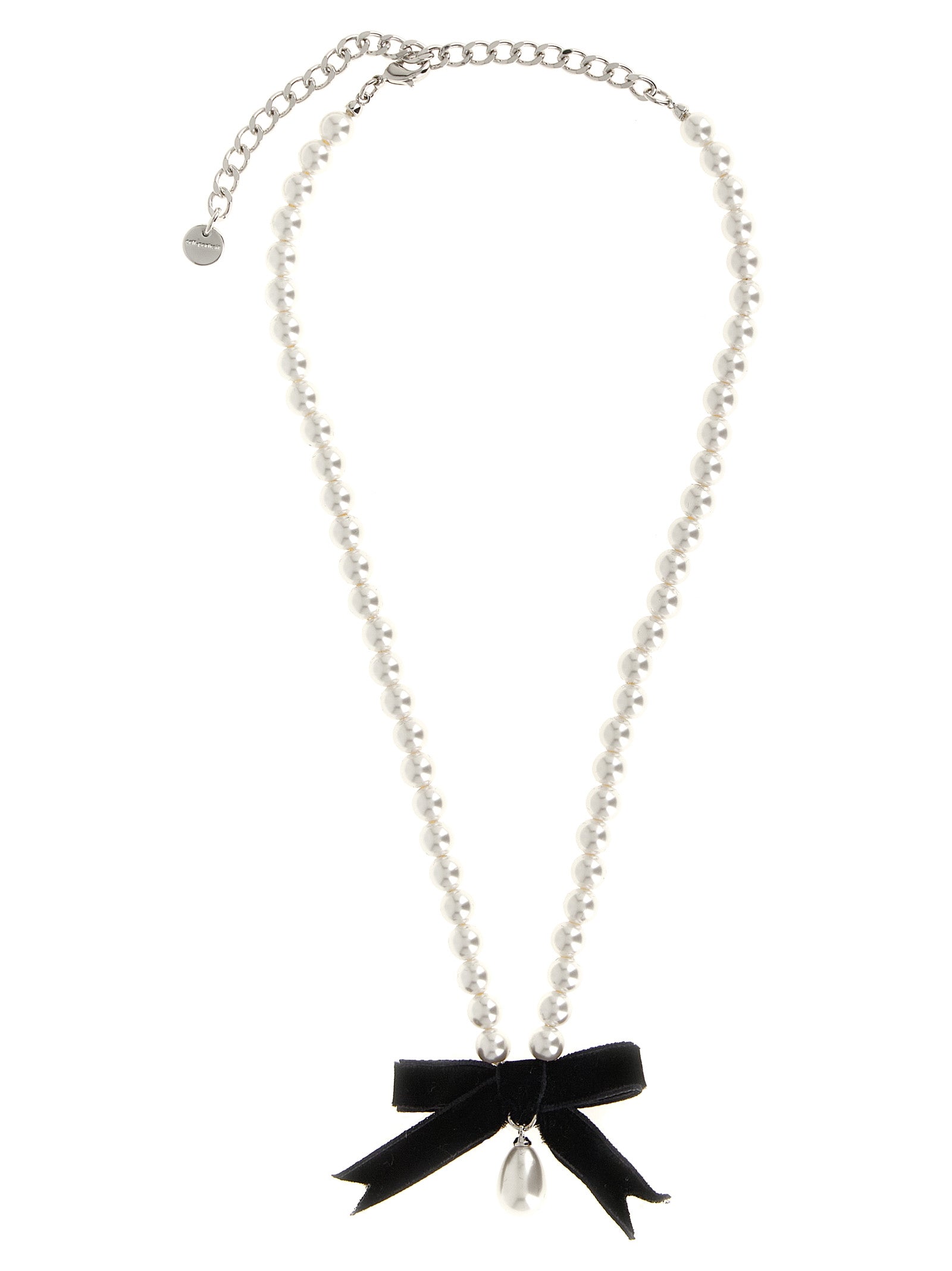 Indulge in the exquisite allure of the Self-Portrait Bicolor Brass Necklace, where luminous pearls meet a sumptuous black velvet bow, a statement of refined elegance.