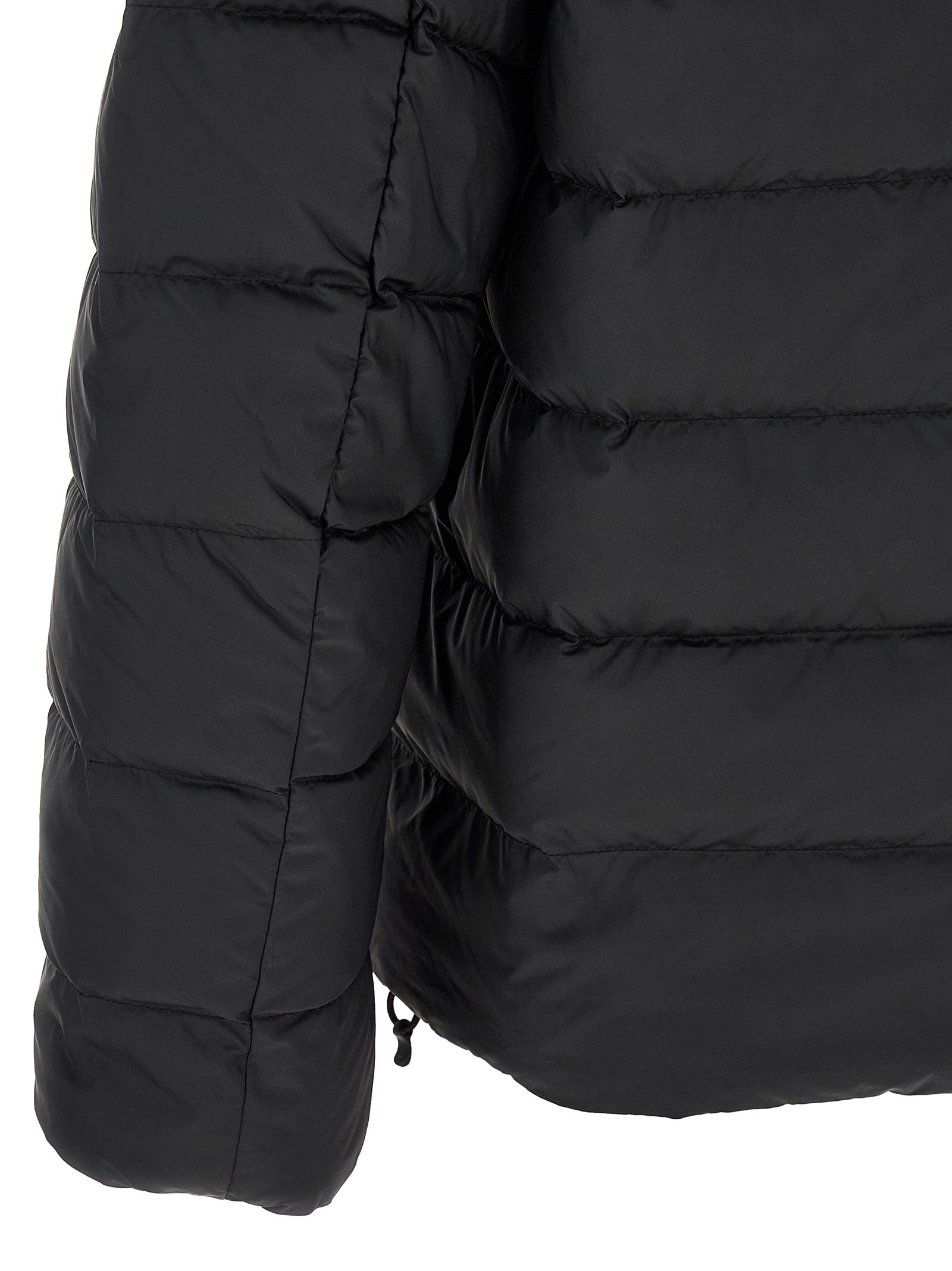Elevate your outerwear collection with the Polo Ralph Lauren Colden down jacket, a blend of elegance and functionality crafted from high-performance fabric.