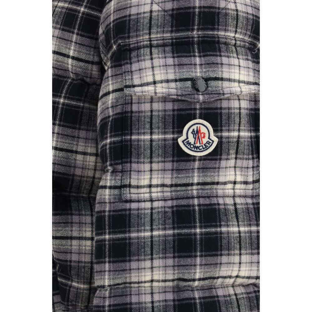 Discover the Moncler Black Cotton Full-Length Jacket, a masterpiece of luxury and warmth, crafted from 100% cotton and sumptuous goose down for the discerning individual.