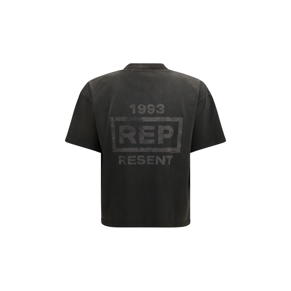 Elevate your wardrobe with the Represent Gray Cotton T-Shirt, a luxurious blend of comfort and bold design, perfect for those who embody sophistication and style.