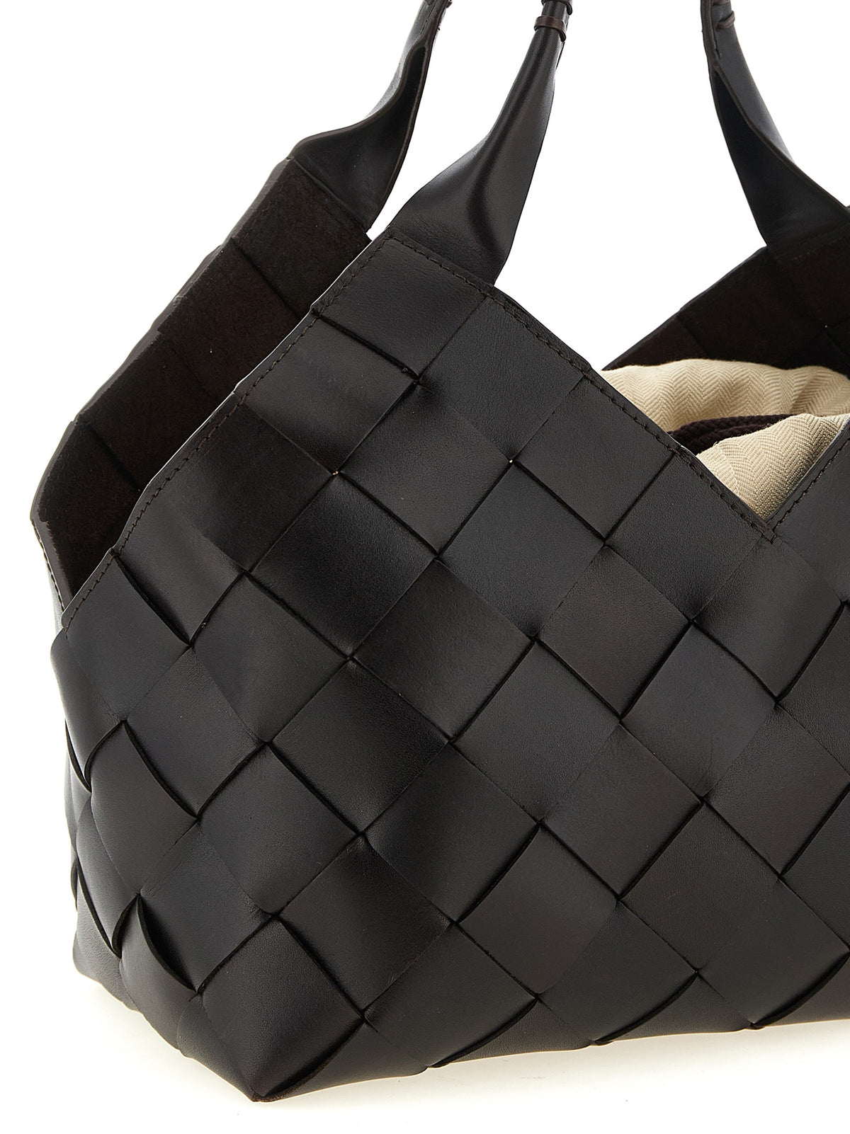 Discover the Dragon Diffusion Brown Calfskin Shoulder Bag, an embodiment of artisanal excellence, where luxurious craftsmanship meets timeless elegance for the discerning individual.