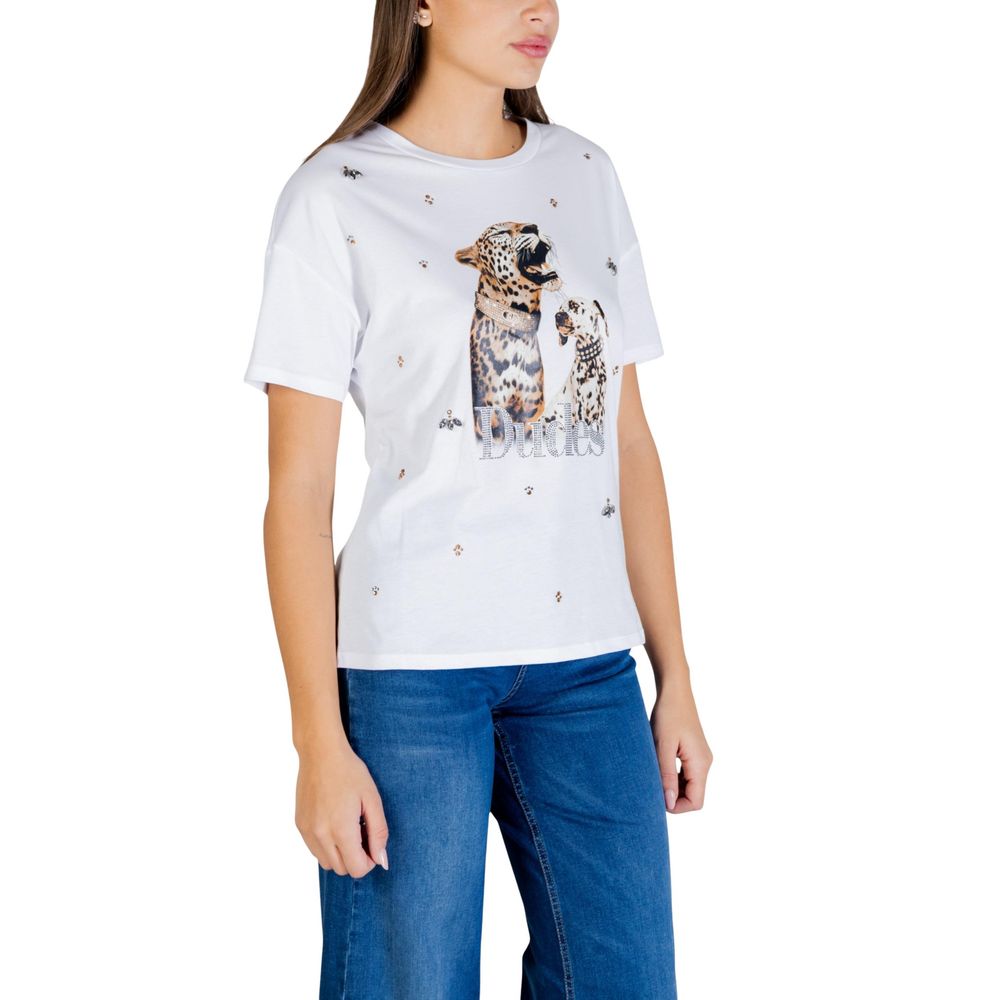 Discover the Liu Jo White Cotton T-Shirt from the SS26 collection, an exquisite blend of soft cotton and wild elegance, perfect for elevating your everyday style.