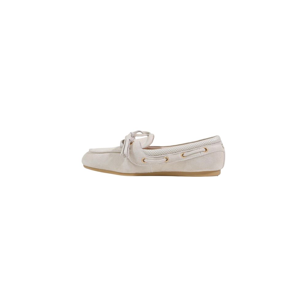 Elevate your elegance with Liu Jo White Suede Leather Platform Pumps, crafted from luxurious suede for all-day comfort and sophisticated style, perfect for any occasion.