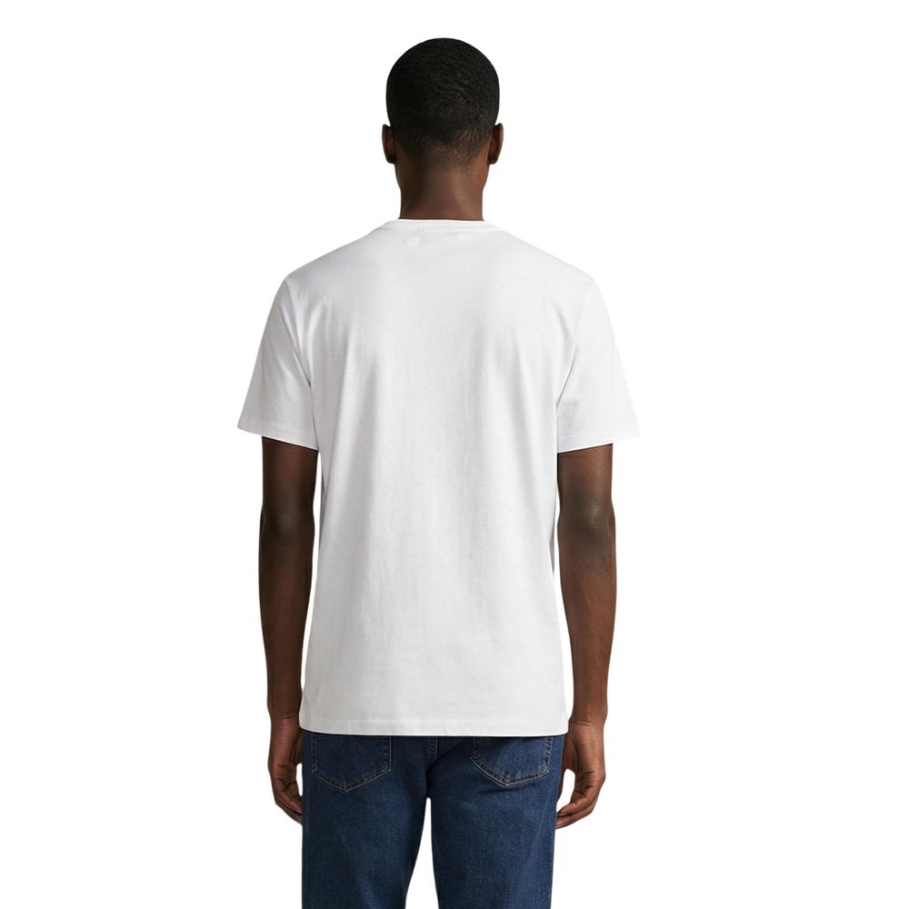 Indulge in the timeless luxury of the Ralph Lauren White Cotton T-Shirt, crafted from pure cotton for unmatched comfort and elegance, perfect for the modern connoisseur.