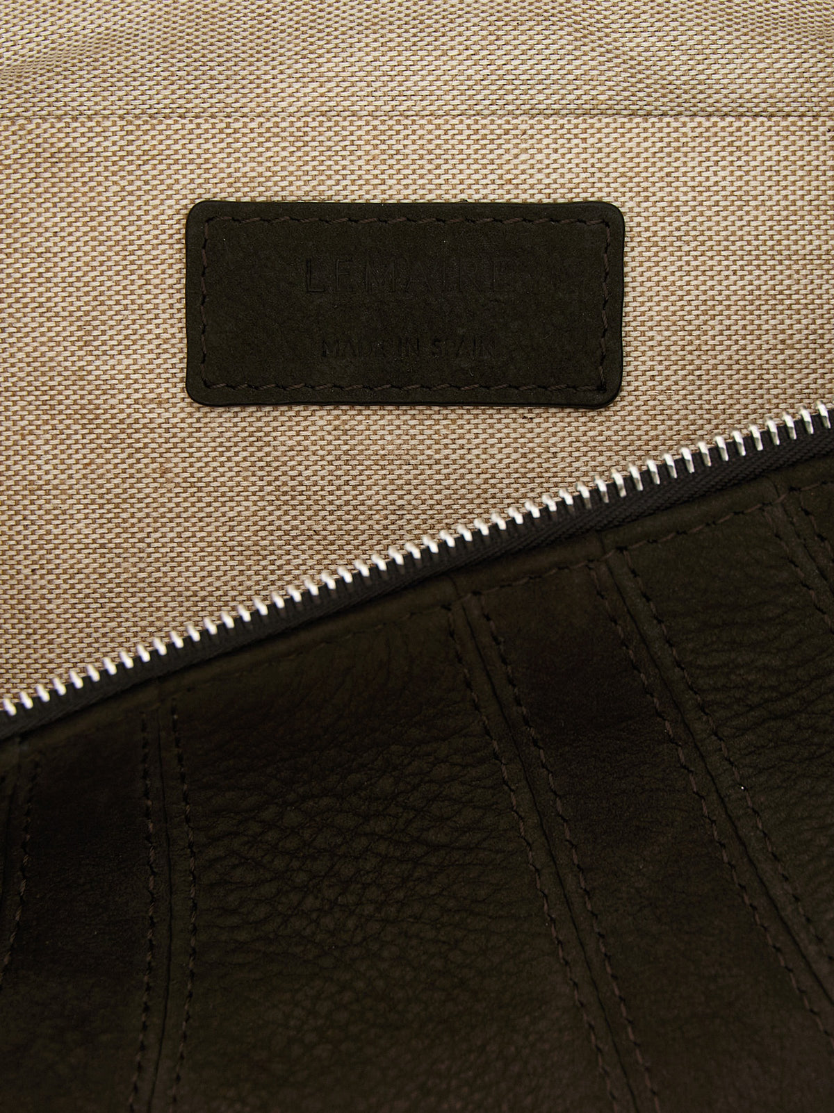 Discover the Lemaire Small Croissant Shoulder Bag, a masterpiece of premium lamb leather, blending avant-garde design with timeless elegance for the discerning individual.