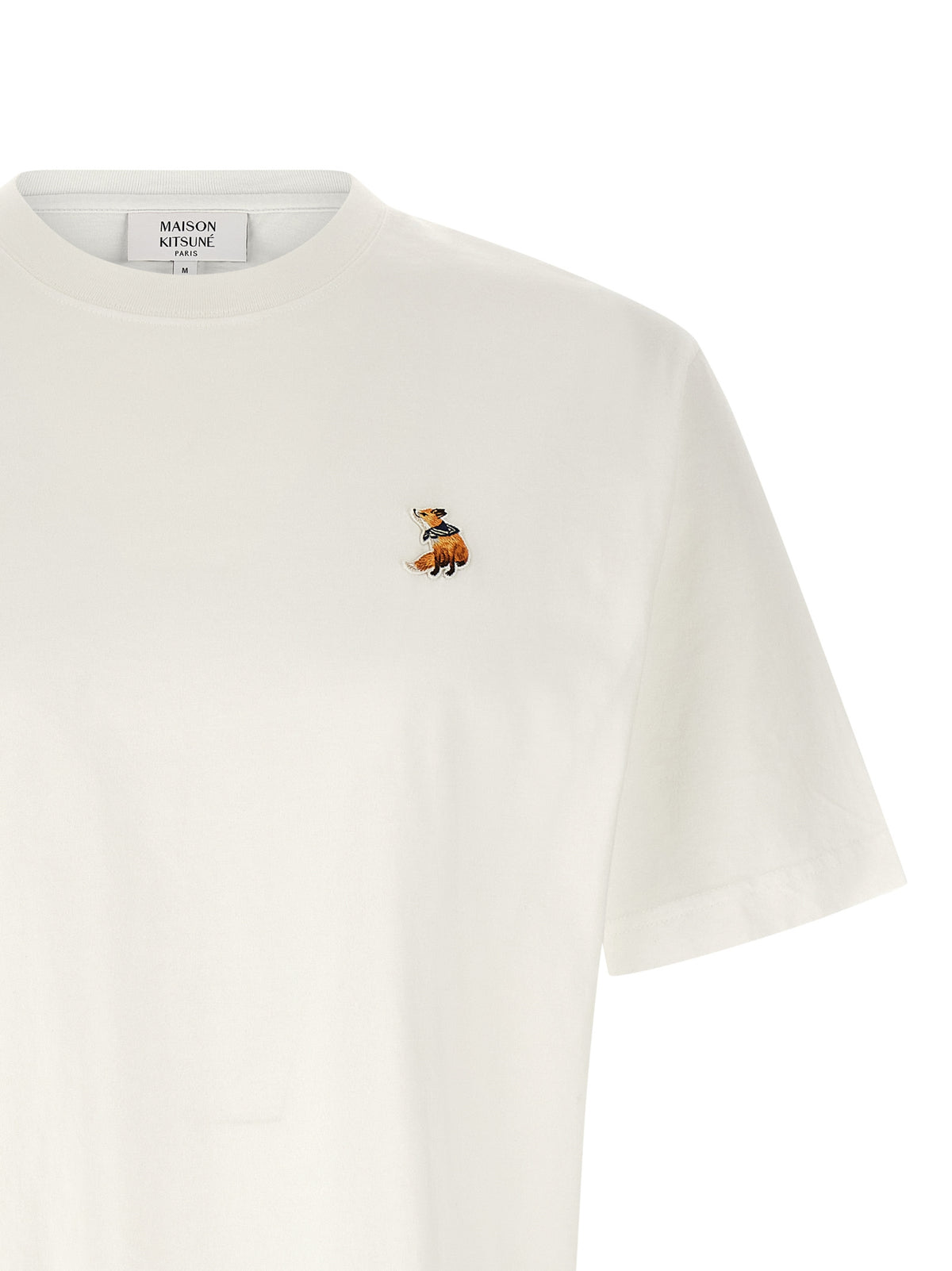 Discover the Maison Kitsuné White Organic Cotton T-Shirt, a blend of sustainable luxury and playful design, perfect for those who embrace elegance and individuality.
