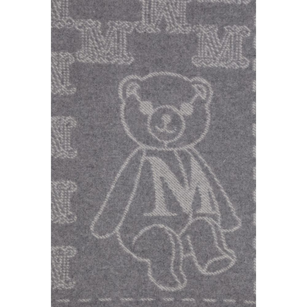 Indulge in the Max Mara Gray Cashmere Scarf from the AW26 collection, crafted from luxurious cashmere, embodying sophistication and timeless elegance for every occasion.