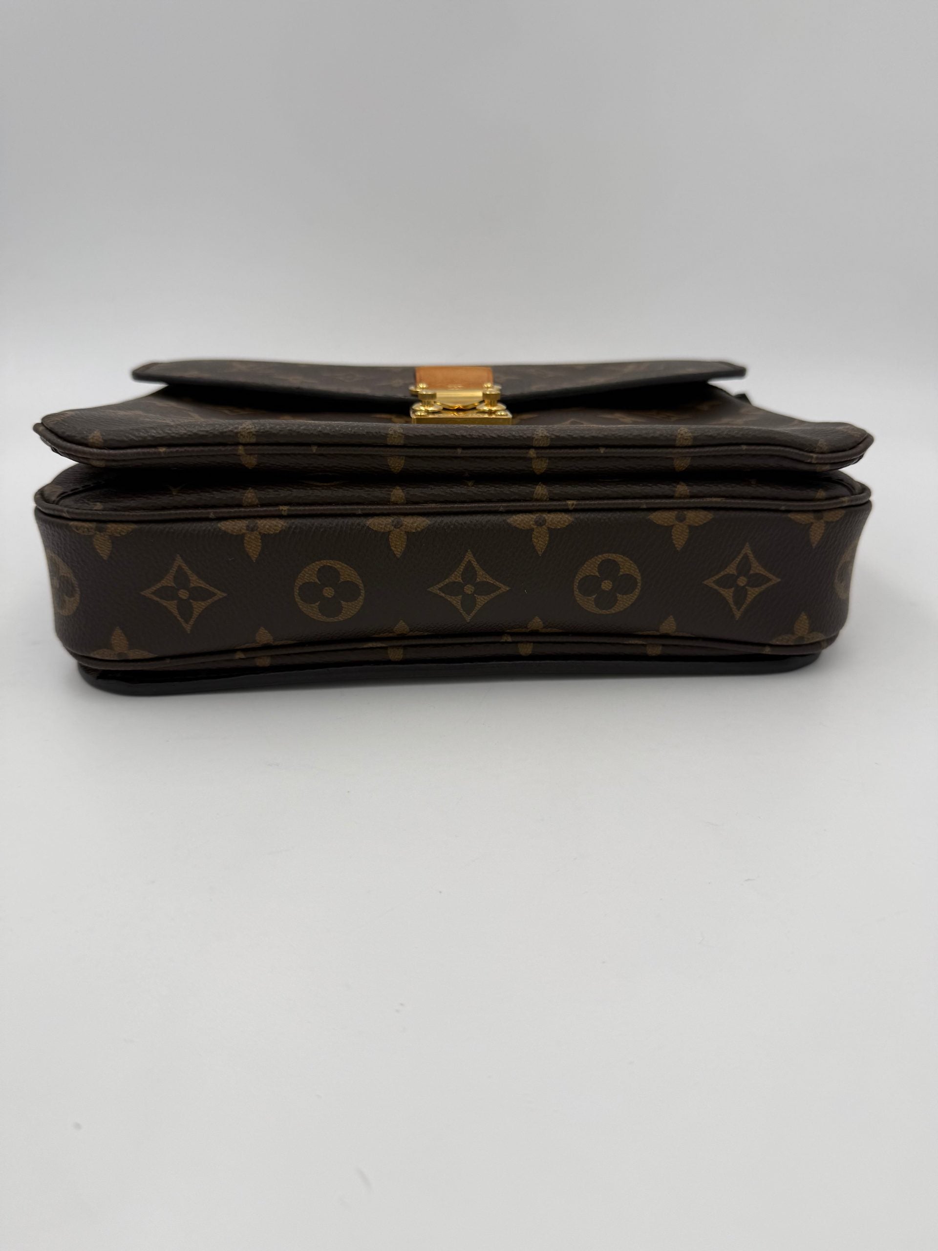 Louis Vuitton Metis Monogram Handbag - Timeless Luxury Accessory