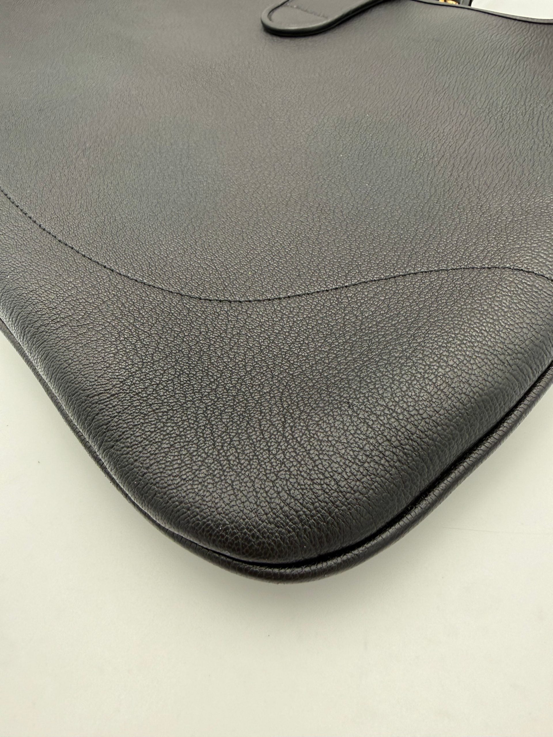 Gucci Bicolor Leather Handbag - Timeless Luxury Redefined
