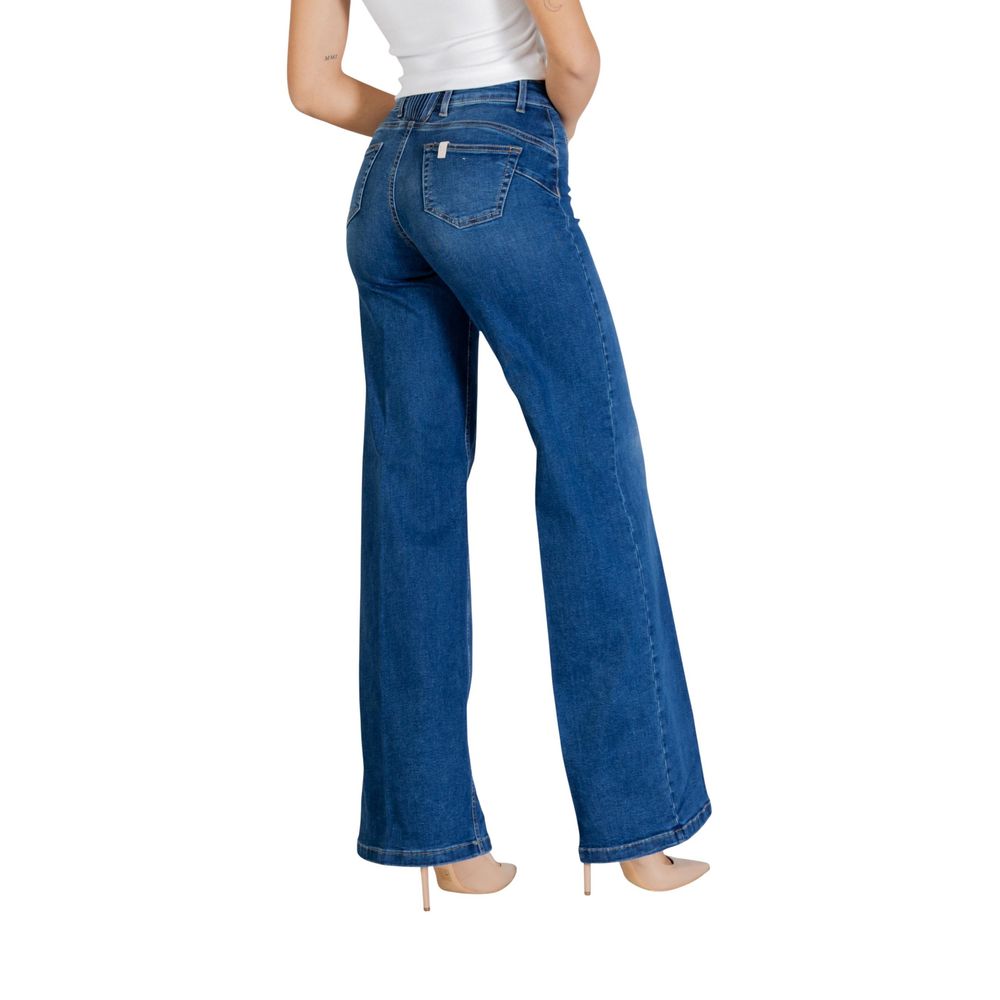 Indulge in the Liu Jo Blue Cotton Bootcut Jeans, a blend of luxurious cotton and elastane, designed for effortless elegance and timeless sophistication.