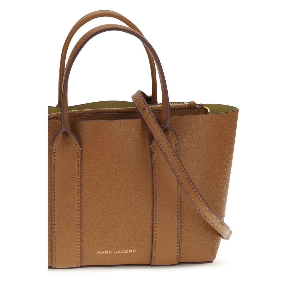 Discover the Marc Jacobs Brown Calf Leather Bos Taurus Shoulder Bag, a masterpiece of supple pebble leather, designed for the discerning individual seeking elegance and versatility.