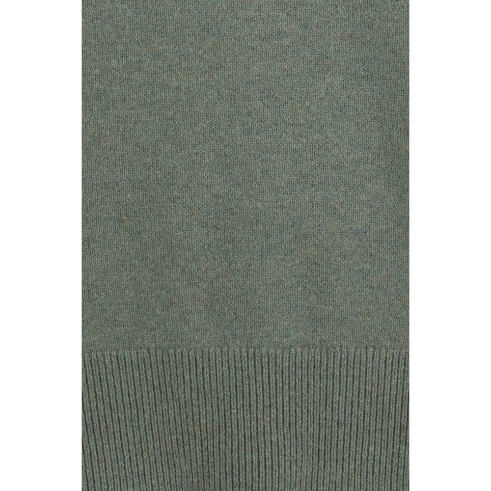 Indulge in the exquisite N°431 Mike Sweater by Extreme Cashmere, crafted from sumptuous medium-weight cashmere for unparalleled comfort and timeless elegance.