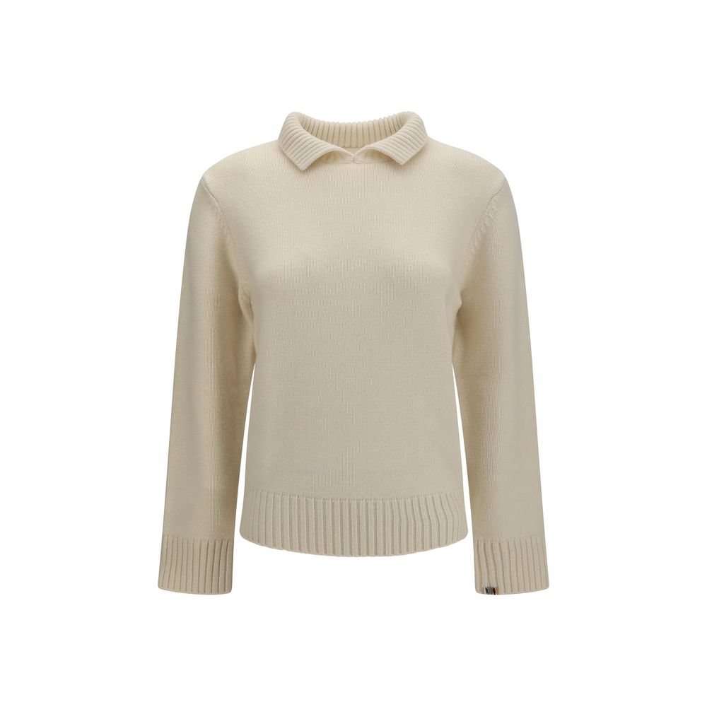 Indulge in the exquisite softness of the Extreme Cashmere N°513 Jo Sweater, a timeless piece crafted from 100% cashmere, perfect for sophisticated layering on cooler days.