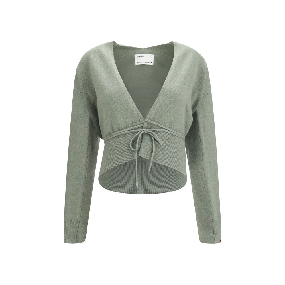 Indulge in the exquisite N°516 Ella Cardigan by Extreme Cashmere, crafted from luxurious cashmere for a refined silhouette that embodies elegance and sophistication.