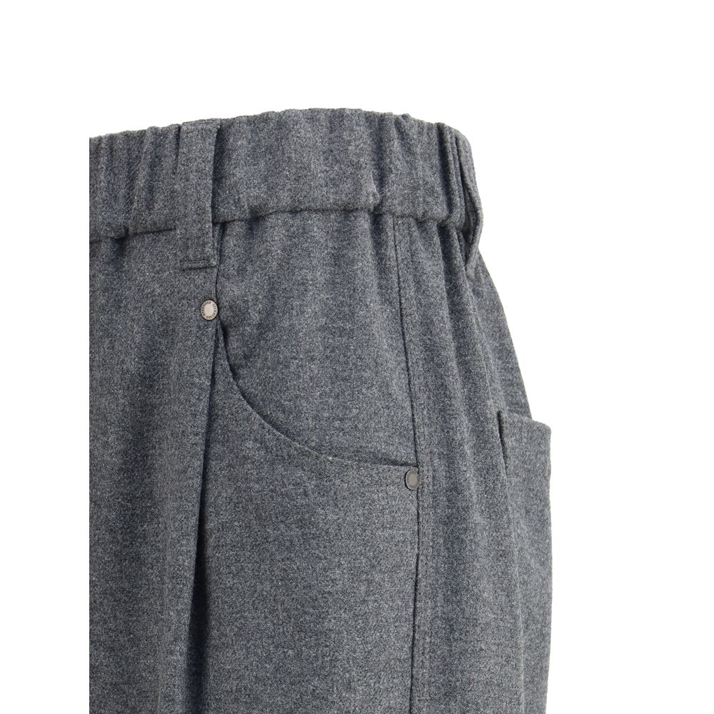 Elevate your wardrobe with Brunello Cucinelli's Gray Wool Casual Pants, crafted from luxurious fleece wool, embodying timeless elegance and sophisticated versatility for the discerning individual.