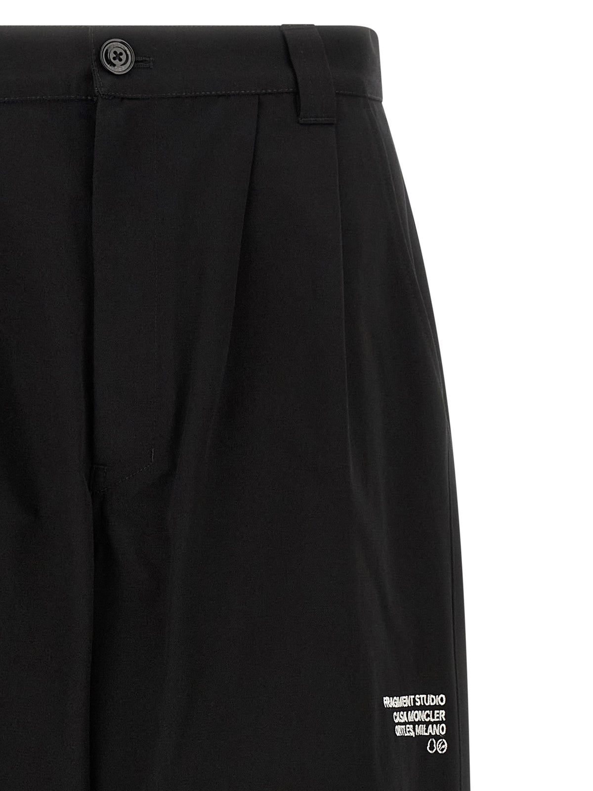 Elevate your wardrobe with MONCLER GENIUS Black Cotton Casual Pants, a fusion of urban sophistication and meticulous craftsmanship designed for the discerning modern explorer.