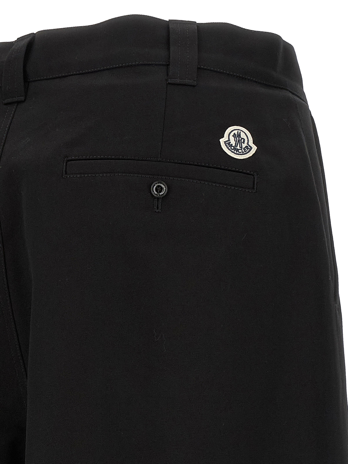 Elevate your wardrobe with MONCLER GENIUS Black Cotton Casual Pants, a seamless blend of urban sophistication and meticulous craftsmanship, perfect for the discerning modern explorer.