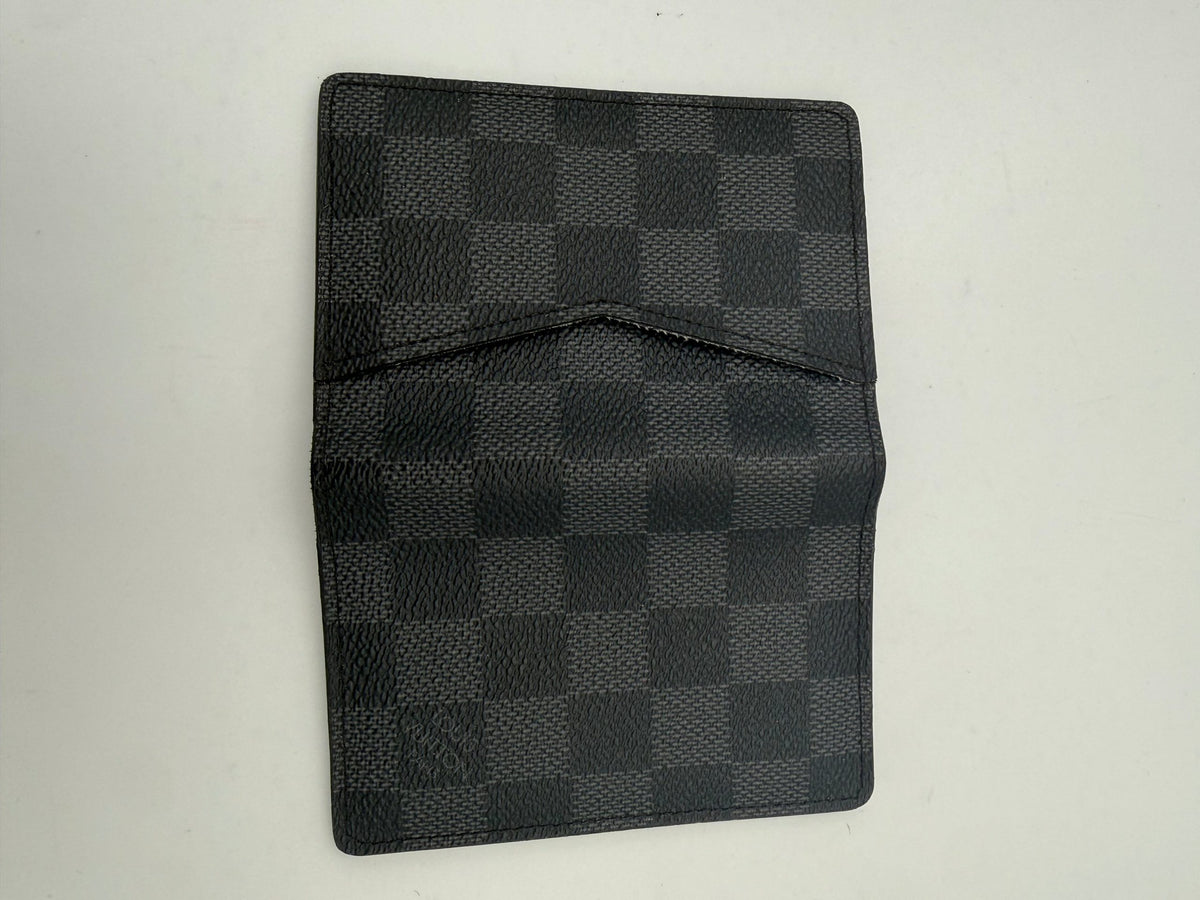 Discover the Louis Vuitton Compatto Card Holder, a masterpiece in Damier Graphite, blending exquisite craftsmanship with timeless elegance for the discerning individual.