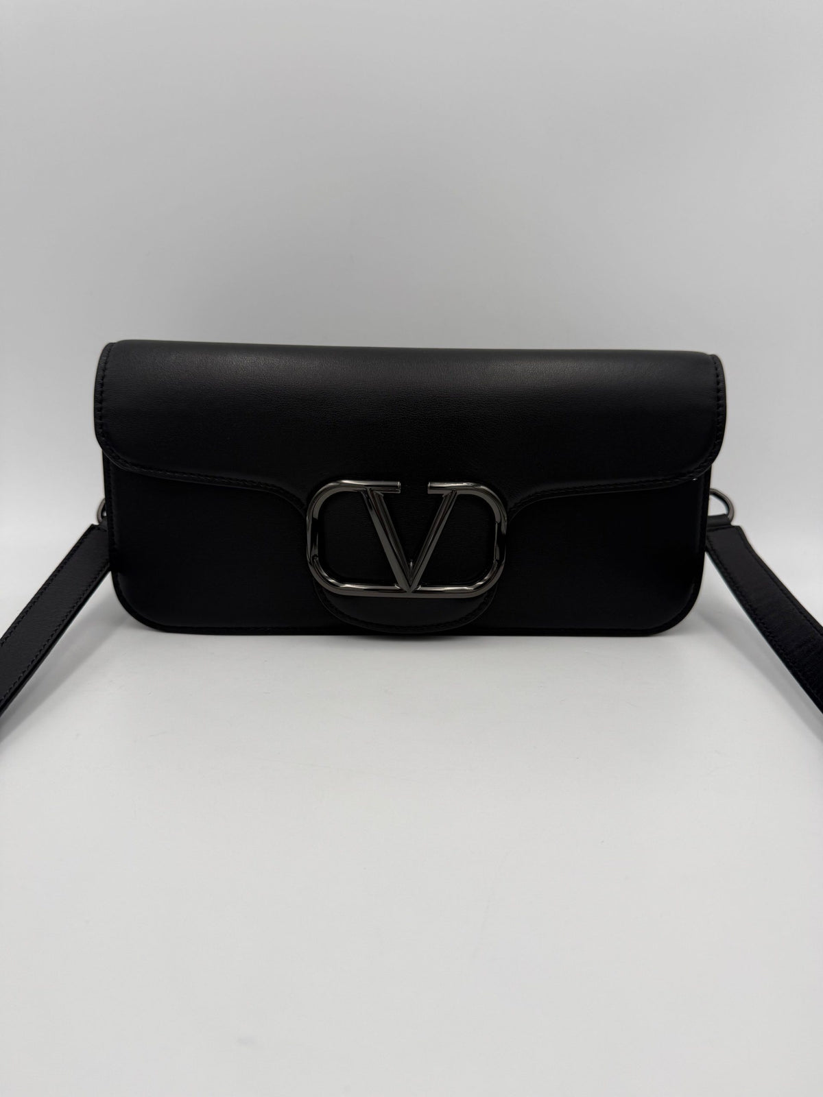 Valentino Garavani Bicolor Leather Handbag - Timeless Luxury