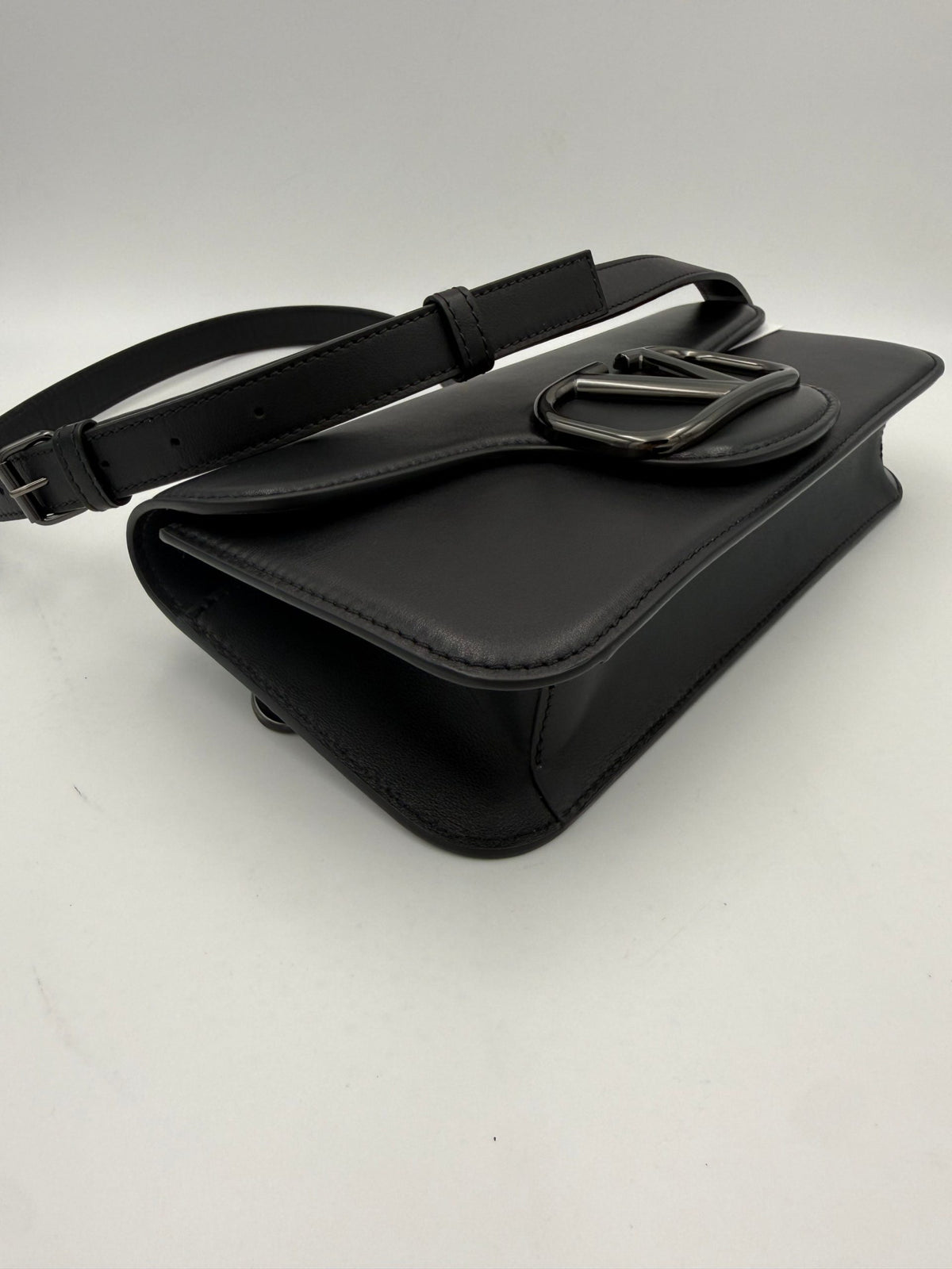 Valentino Garavani Bicolor Leather Handbag - Timeless Luxury