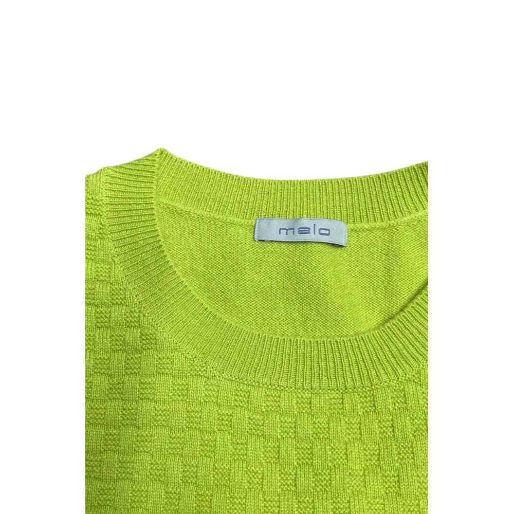 Discover the Malo Green Wool Men's Sweater, a luxurious blend of Italian craftsmanship and contemporary elegance, perfect for those who embody sophistication and style.