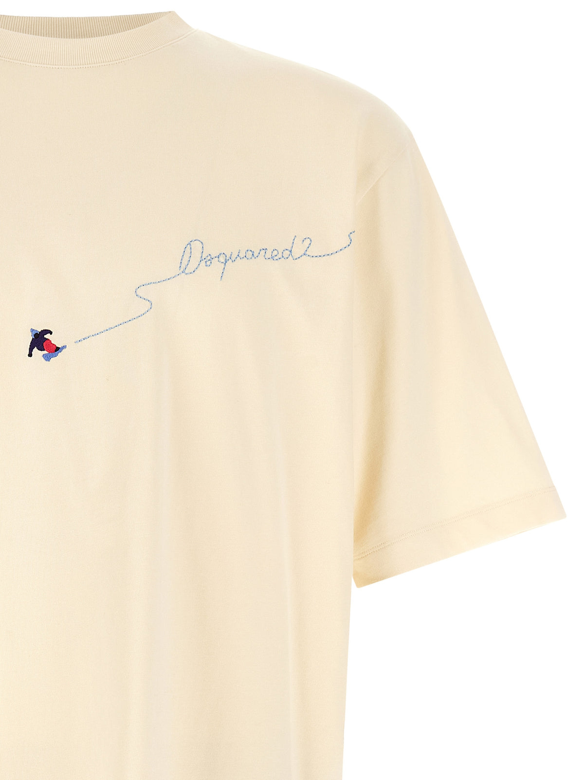 Elevate your wardrobe with the DSQUARED2 ‘Snowy Dream’ T-shirt, a luxurious cotton piece that embodies sophistication and effortless style for the discerning individual.