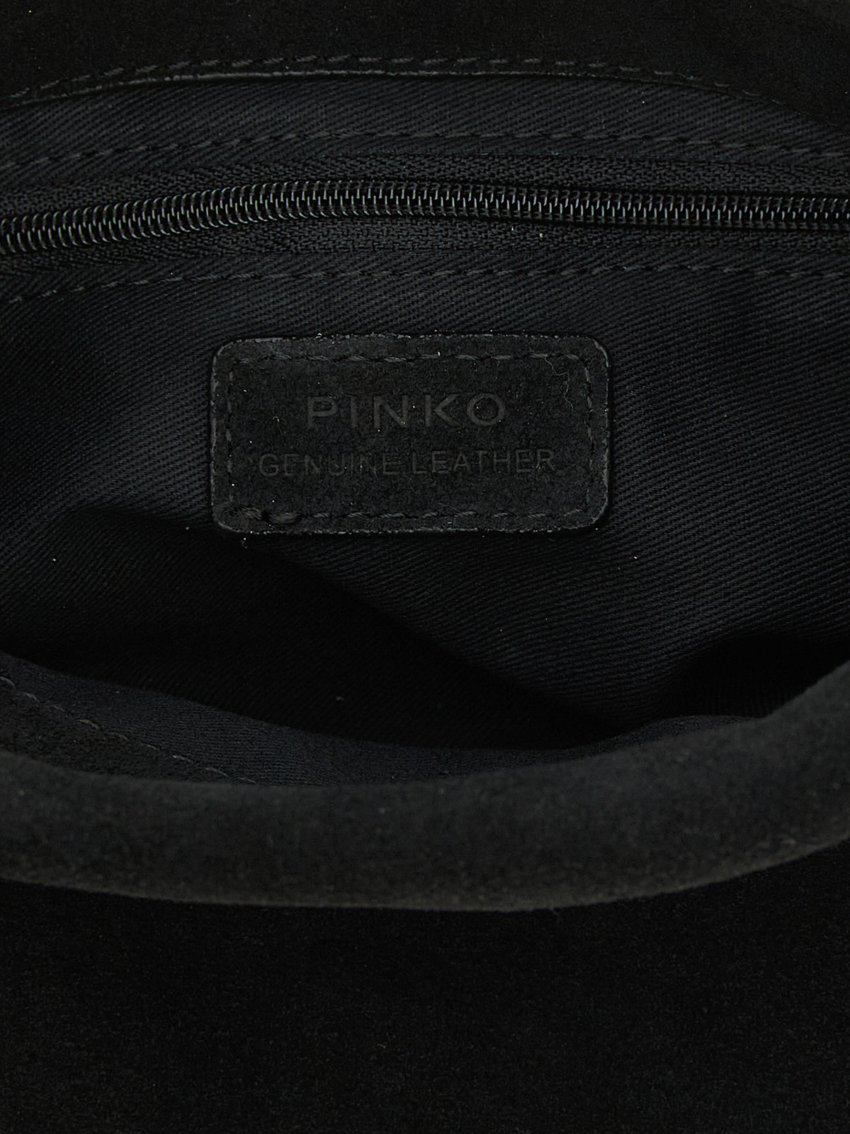 Discover the PINKO Purple Lambskin Clutch Bag, a luxurious blend of artistry and sophistication, crafted from exquisite sheepskin leather for the discerning individual.