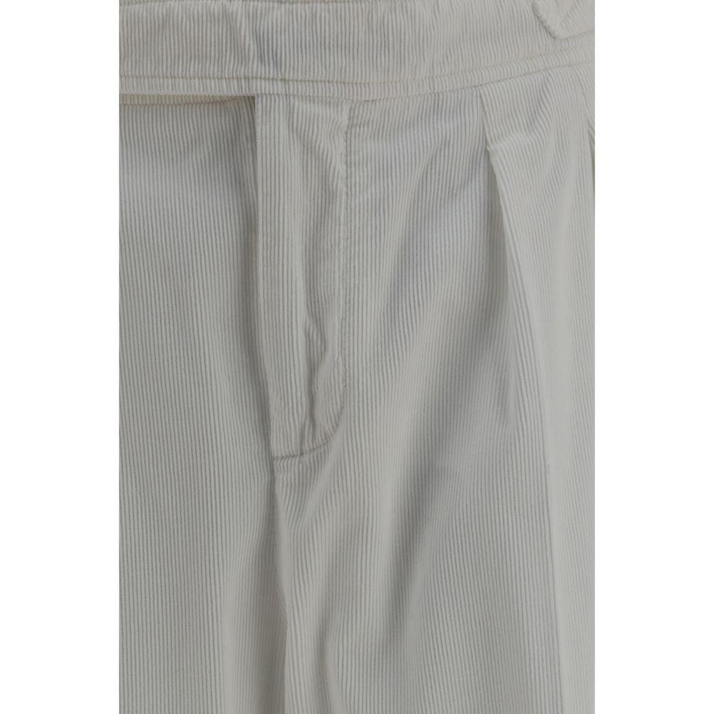 Elevate your wardrobe with Brunello Cucinelli's White Cotton Casual Pants, a masterpiece of Italian craftsmanship that embodies timeless elegance and sophisticated versatility.