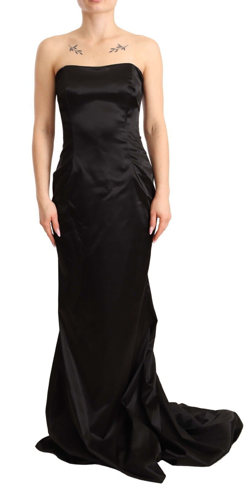 Indulge in the allure of the Dolce & Gabbana Black Silk Stretch Sheath Mermaid Gown, where exquisite craftsmanship meets timeless elegance, perfect for unforgettable moments.