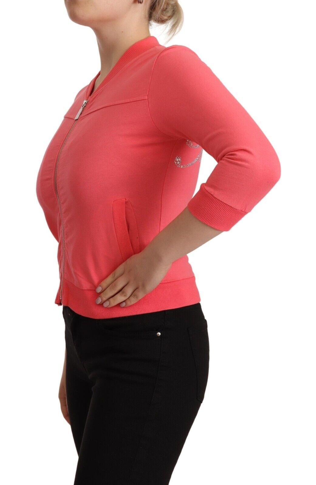Elevate your style with the Blumarine Pink 3/4 Sleeve Zip Embellished Sweater, a luxurious embodiment of Italian craftsmanship and timeless elegance.
