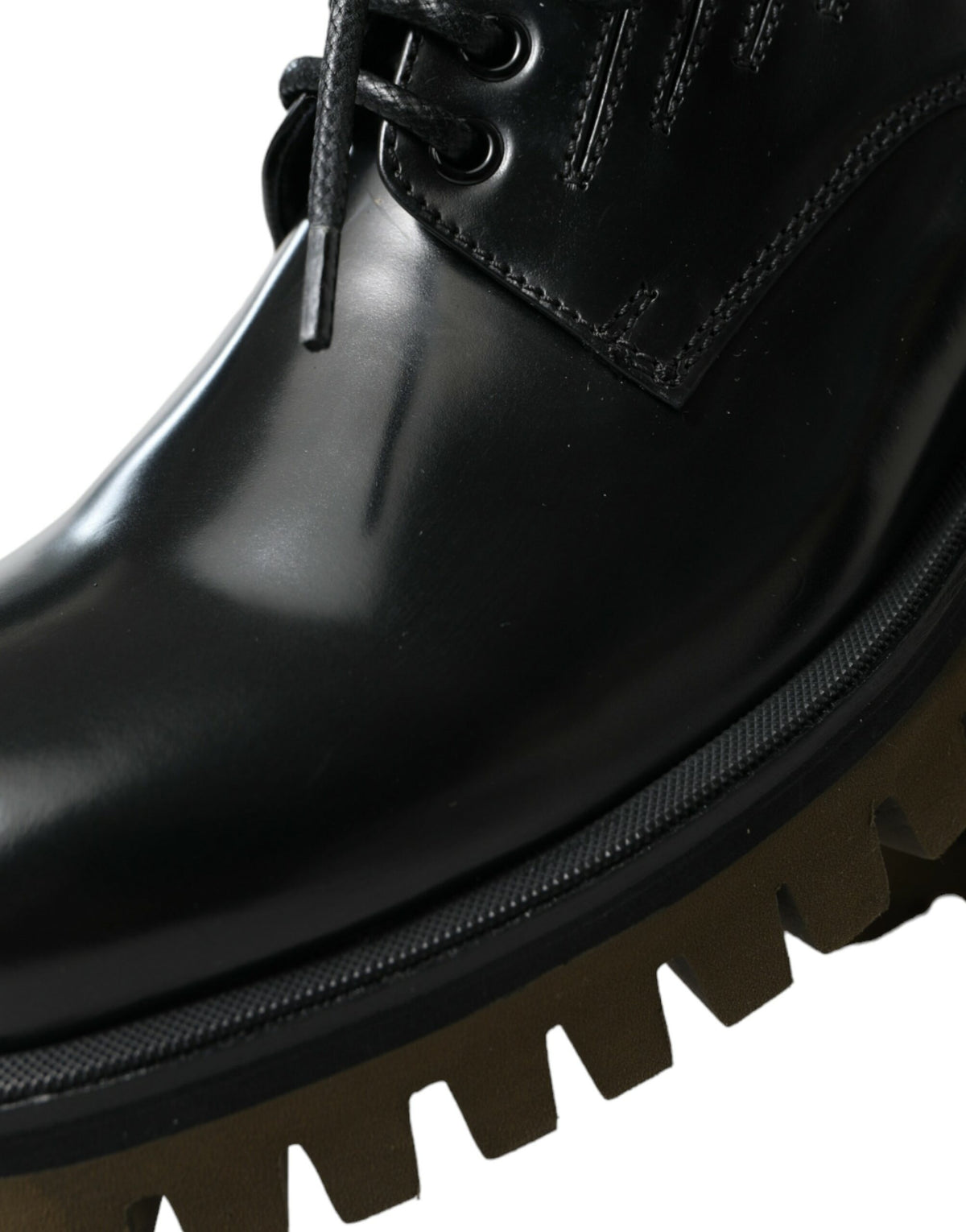 Step into the allure of Dolce & Gabbana's Black Leather Lace Up Derby Shoes, where exquisite craftsmanship meets timeless elegance, perfect for the discerning individual.