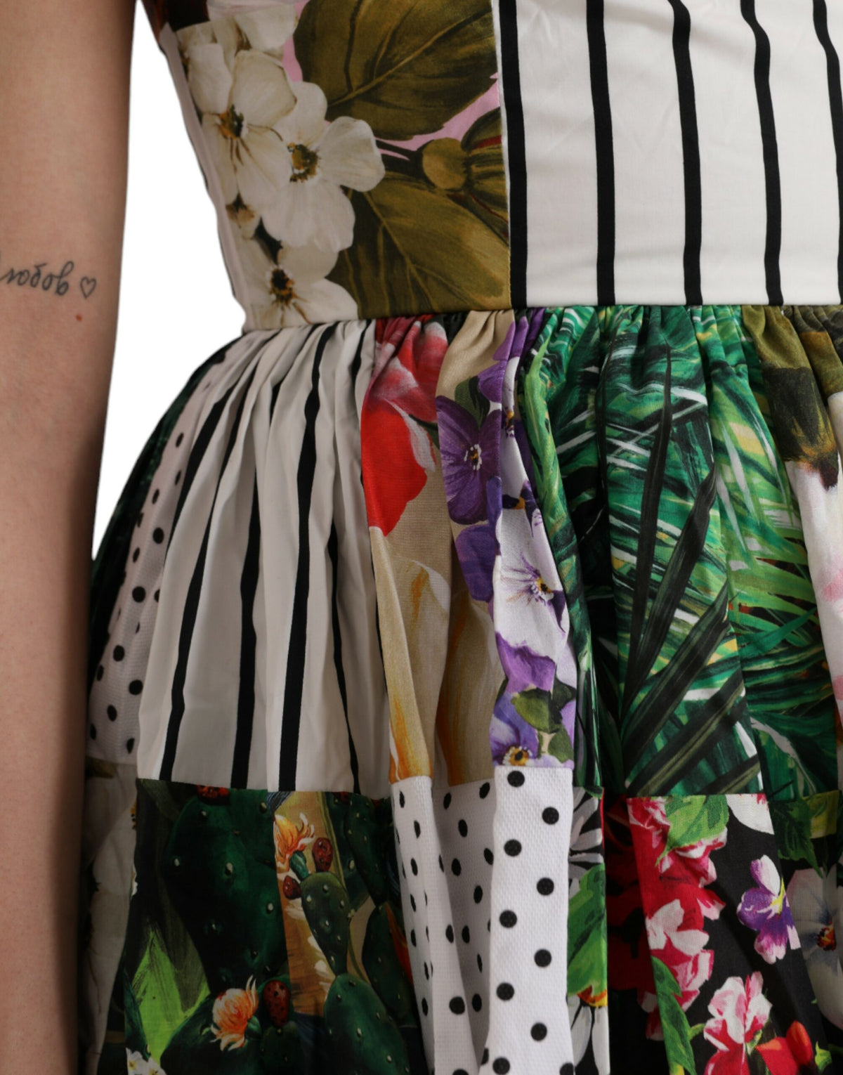 Discover the exquisite Dolce & Gabbana Multicolor Patchwork Cotton Aline Mini Dress, a luxurious blend of artistry and comfort, perfect for the discerning individual.
