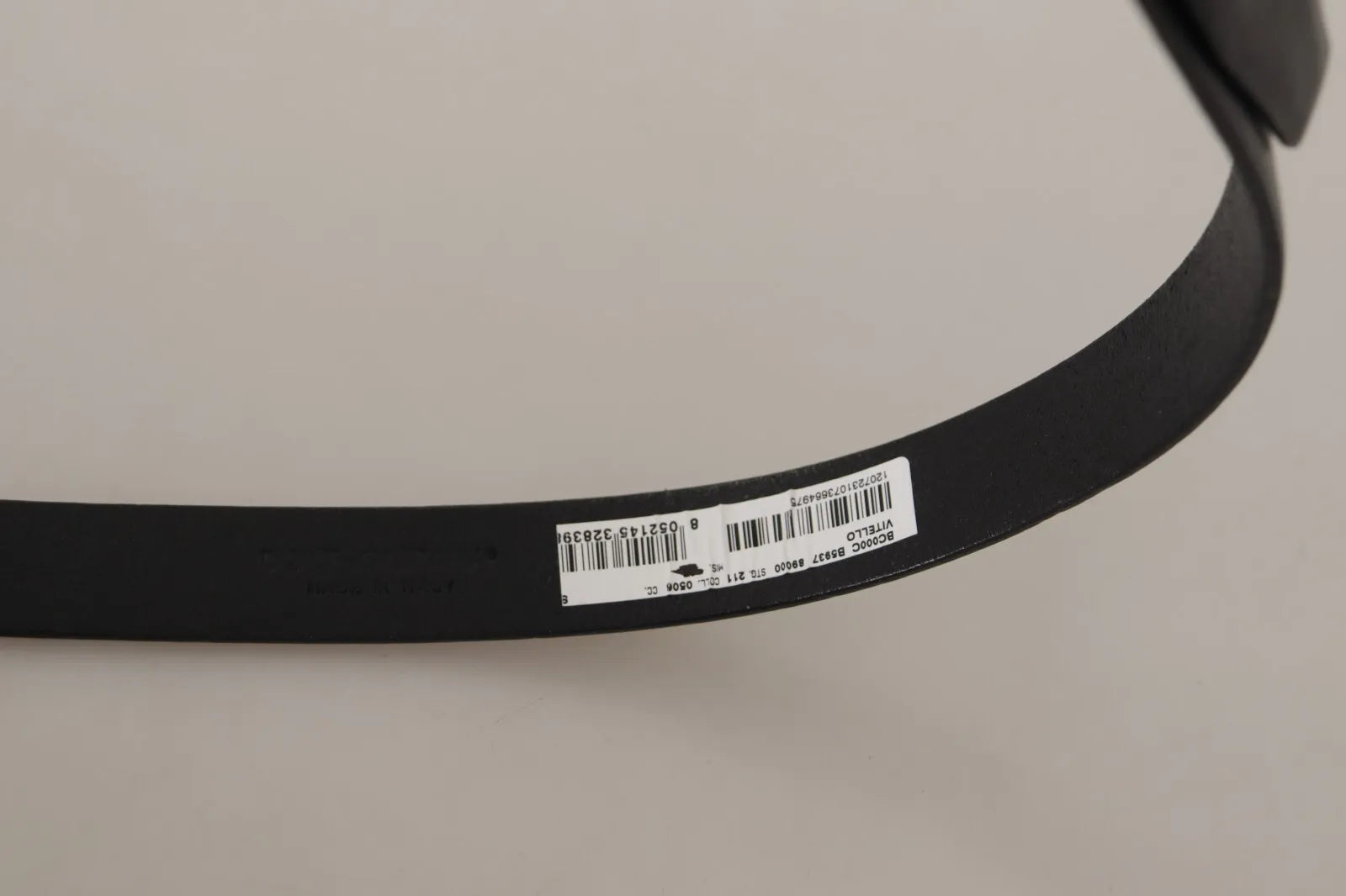 Indulge in the exquisite Dolce & Gabbana Black Classic Leather Belt, a timeless statement of luxury and Italian craftsmanship, perfect for elevating any ensemble.