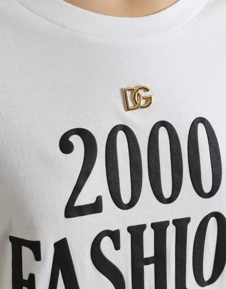 Indulge in the exquisite allure of Dolce & Gabbana's White Slogan Print Lacing Detailed T-shirt, a luxurious 100% cotton piece that embodies Italian craftsmanship and sophisticated style.